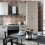 דירה Central Apartment מסטרה