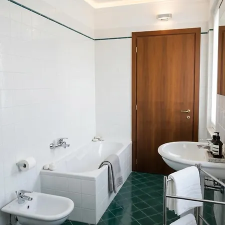 Central Apartment *